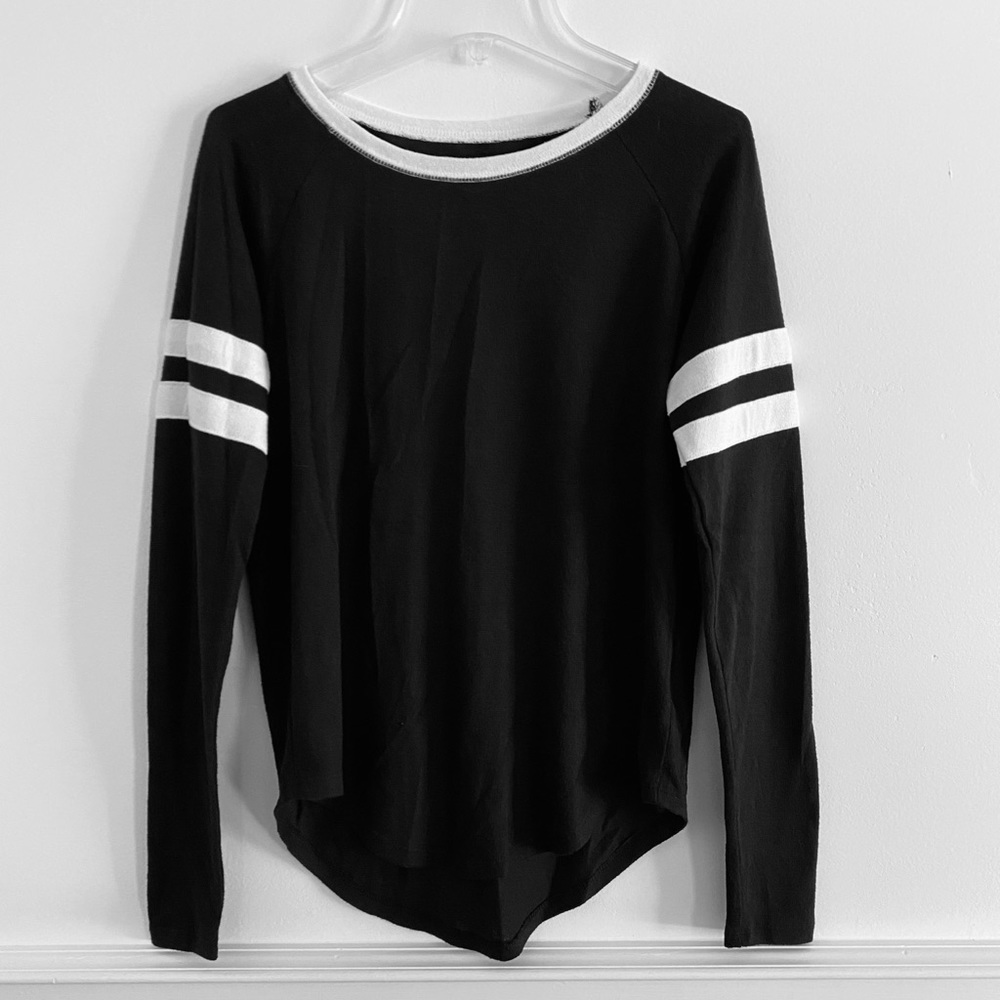 SO Varsity Tee 🖤 | EUC